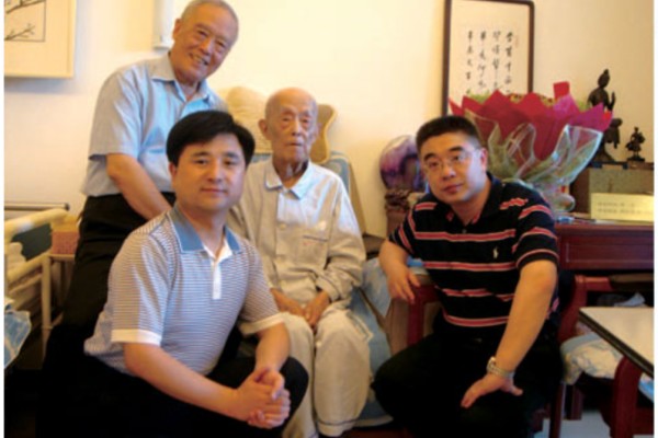 1-吕明博士和老师季羡林老先生在一起.jpg
