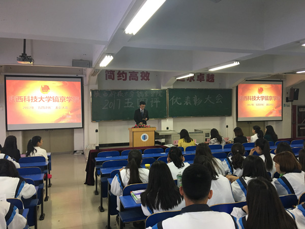 1主持人宣布活动正式开始.jpg 1主持人宣布活动正式开始.jpg