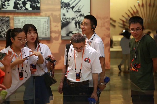 3革命纪念馆参观学习.JPG