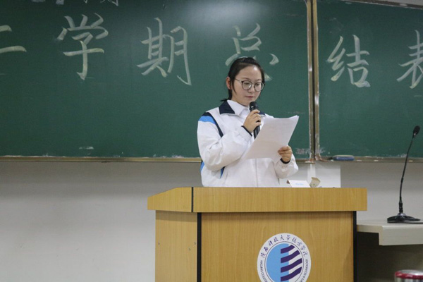 9优秀学生代表发言.jpg