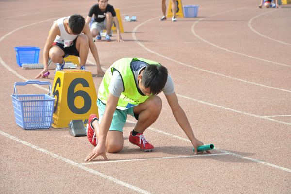 2男子4×100米接力准备.JPG