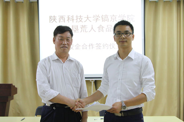 11与企业签订校企合作协议IMG_1379.JPG