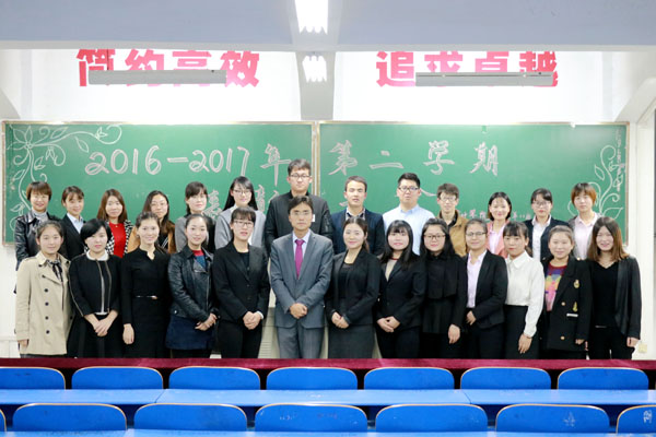 10.会计学院教师合影.JPG