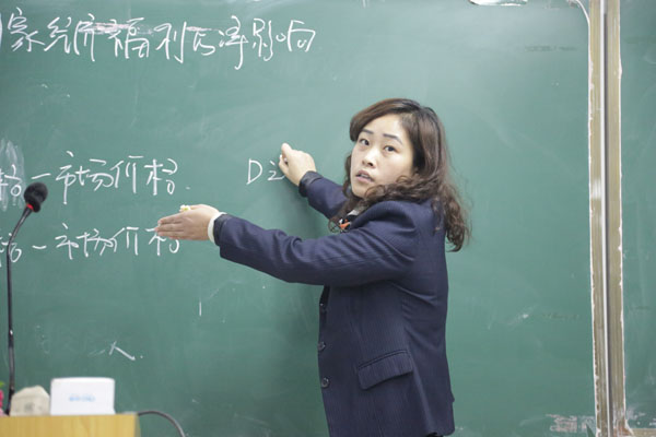 1 一等奖获得者张红珍.jpg 1 一等奖获得者张红珍.jpg