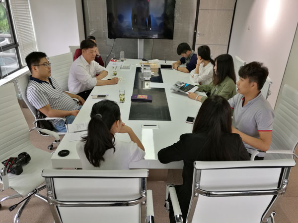 04在企业与学生座谈.jpg