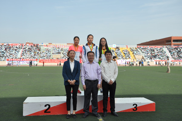 8 女子800米颁奖仪式.JPG