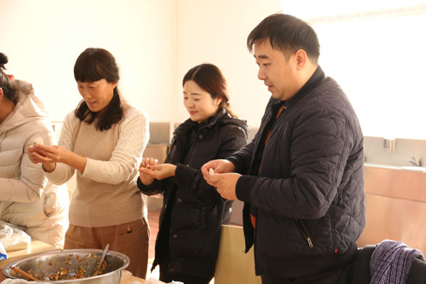 1.老师们积极参与活动.jpg