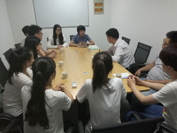 03在企业与学生座谈.jpg