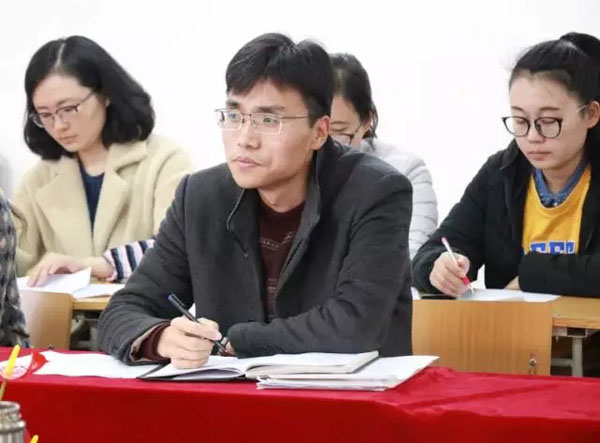 2.赵卓老师汇报会计学院科研情况.jpg